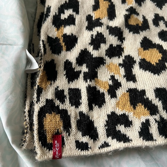 Leopard print hat and scarf - Picture 3 of 4